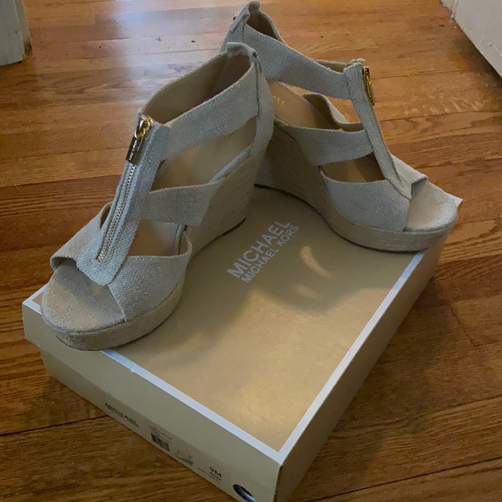 Michael Kors size 9M like new worn once